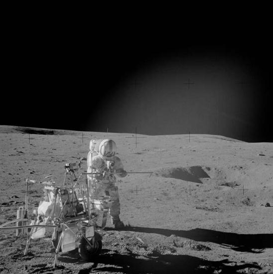 月球勘测轨道飞行器(LRO)现在已经开始工作,并利用月球勘测轨道器照相机进行拍照 月球勘测轨道飞行器(LRO)现在已经开始工作,并利用月球勘测轨道器照相机进行拍照