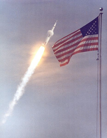 1969年,土星5号升空飞往月球突破音障瞬间 1969年,土星5号升空飞往月球突破音障瞬间
