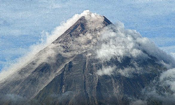 数日来,马荣火山顶部不断喷发出烟雾和火山灰。 数日来,马荣火山顶部不断喷发出烟雾和火山灰。