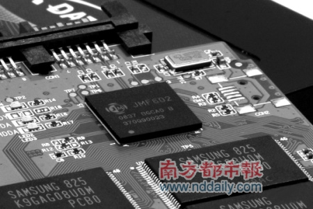 SSD固态硬盘在企业级市场已开始逐渐侵蚀传统硬盘市场,云计算与SSD成众多厂商进行产品发布的主旋律 SSD固态硬盘在企业级市场已开始逐渐侵蚀传统硬盘市场,云计算与SSD成众多厂商进行产品发布的主旋律