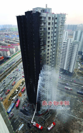 新华社所发图片上已经没有明火 新华社所发图片上已经没有明火