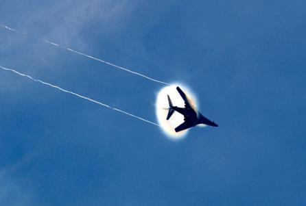 B-1B“枪骑兵”超音速战略轰炸机 B-1B“枪骑兵”超音速战略轰炸机