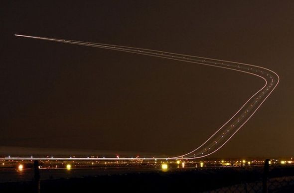 2007年12月8日,西班牙巴塞罗纳机场,西班牙欧洲航空公司的波音737-8客机从25L跑道起飞。 2007年12月8日,西班牙巴塞罗纳机场,西班牙欧洲航空公司的波音737-8客机从25L跑道起飞。
