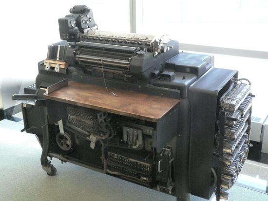 1934年,IBM推出机电驱动的405型字母会计运算机 1934年,IBM推出机电驱动的405型字母会计运算机