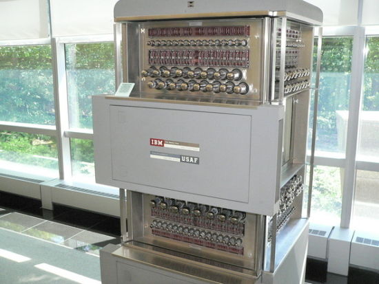 1958年,IBM为北美防空系统研发SAGE AN/FSQ-7计算机 1958年,IBM为北美防空系统研发SAGE AN/FSQ-7计算机