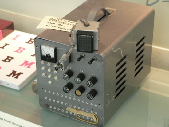 1961年,IBM发布Shoebox语音识别系统 1961年,IBM发布Shoebox语音识别系统