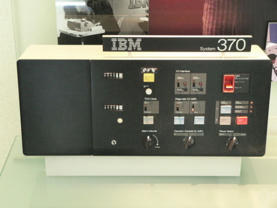 1960年,IBM的营收达到18亿美元 1970年,IBM的营收达到75亿美元