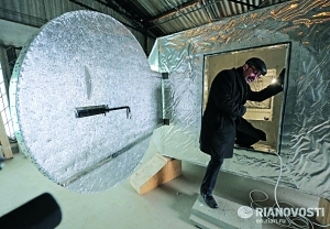 叶夫根尼曾经在电视上介绍他的发明。 叶夫根尼曾经在电视上介绍他的发明。