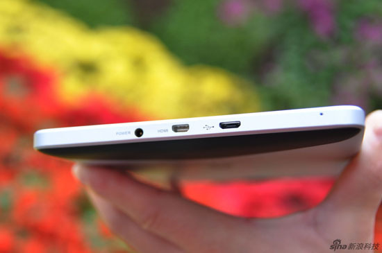电源插孔、迷你HDMI、迷你USB 电源插孔、迷你HDMI、迷你USB