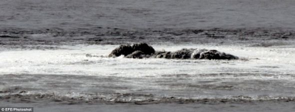 火山周围的海水升温,有时达到35摄氏度 火山周围的海水升温,有时达到35摄氏度