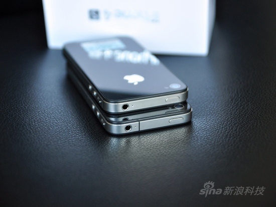 iPhone 4S(上)与iPhone 4顶部对比 iPhone 4S(上)与iPhone 4顶部对比
