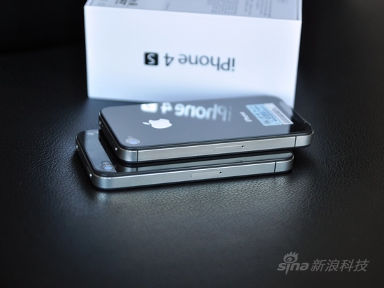 iPhone 4S(上)与iPhone 4左侧对比 iPhone 4S(上)与iPhone 4左侧对比