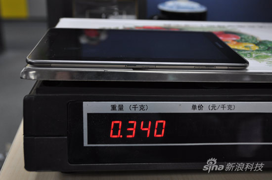 机身重量340g(实际测量会有误差) 机身重量340g(实际测量会有误差)7.85mm厚度(实际测量会有误差)