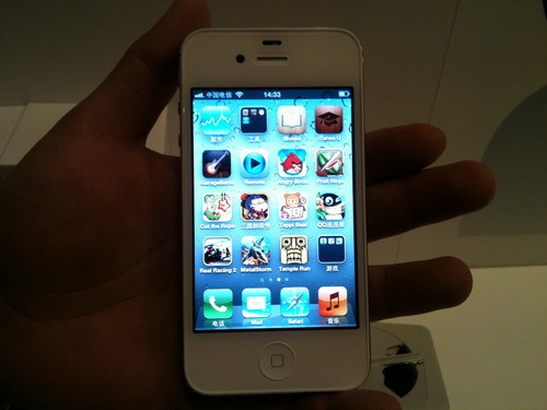 电信版iPhone 4S 电信版iPhone 4S正面