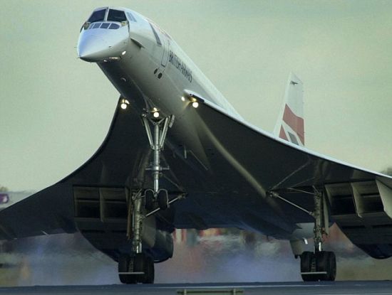 英国航空公司的协和式飞机最后一次降落在伦敦希思罗机场,从此退出历史舞台 英国航空公司的协和式飞机最后一次降落在伦敦希思罗机场,从此退出历史舞台
