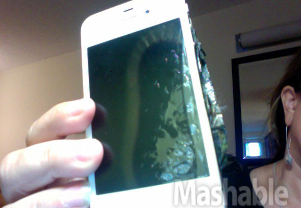 发生爆炸后的iPhone 4 发生爆炸后的iPhone 4