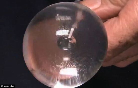 佩蒂特在空间站上吹泡泡更多地是一种科学实验,而不是一个游戏 佩蒂特在空间站上吹泡泡更多地是一种科学实验,而不是一个游戏