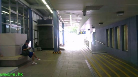 九龙塘港铁站 F 出口外 九龙塘港铁站F出口外