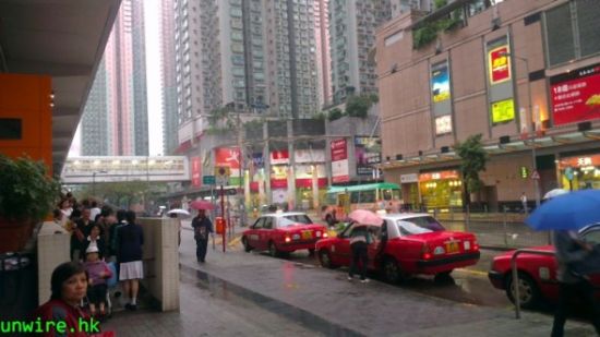 港铁宝琳站 C 出口外 港铁宝琳站C出口外