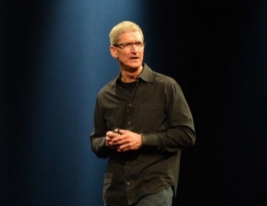 库克第一次作为苹果CEO站在全球开发者大会(WWDC)的舞台上。 库克第一次作为苹果CEO站在全球开发者大会(WWDC)的舞台上。