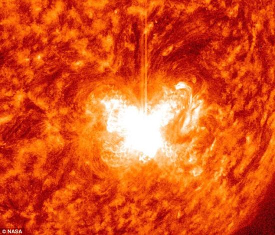 AR1515太阳耀斑的特写照片 AR1515太阳耀斑的特写照片