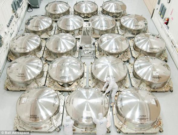 詹姆斯-韦伯太空望远镜的18个镜面接近完成:该望远镜2018年发射升空,探索太阳系深处的奥秘 詹姆斯-韦伯太空望远镜的18个镜面接近完成:该望远镜2018年发射升空,探索太阳系深处的奥秘