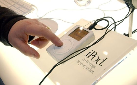 iPod等音乐播放器改变了人们听音乐的方式,如今却在智能手机的冲击下不断沉沦 iPod等音乐播放器改变了人们听音乐的方式,如今却在智能手机的冲击下不断沉沦