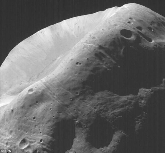 美国宇航局的“火星全球勘探者”号拍摄的火卫一照片 美国宇航局的“火星全球勘探者”号拍摄的火卫一照片