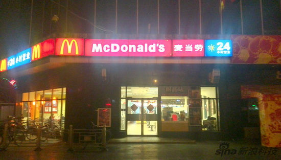 开启HDR模式后夜景拍摄质量大幅提升 开启HDR模式后夜景拍摄质量大幅提升