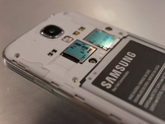 图为:三星Galaxy S4 图为:三星Galaxy S4