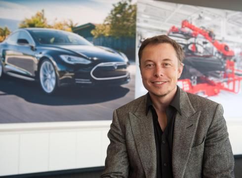 艾伦•穆斯克(Elon Musk)和他的电动汽车制造公司Tesla