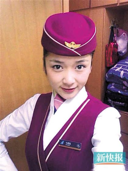 意外身亡空姐的工作服照片。据自称其姐姐的"M小静1128"微博 意外身亡空姐的工作服照片。据自称其姐姐的