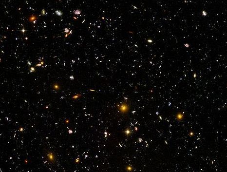 哈勃空间望远镜眼中的深邃宇宙——我们的宇宙真的处于膨胀状态吗?主流科学观点认为答案是肯定的。然而近期一位德国宇宙学家对此提出了不同的观点 哈勃空间望远镜眼中的深邃宇宙——我们的宇宙真的处于膨胀状态吗?主流科学观点认为答案是肯定的。然而近期一位德国宇宙学家对此提出了不同的观点