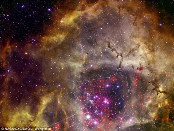 研究人员认为光是在我们银河系中就存在有超过2000亿颗这样的行星体。直到最近,主流科学界还一直认为这些流浪行星都是形成于恒星周围,后来由于某种机制而被“踢”出了行星系而流落空间,而一项最新研究对这一看法提出了质疑 研究人员认为光是在我们银河系中就存在有超过2000亿颗这样的行星体。直到最近,主流科学界还一直认为这些流浪行星都是形成于恒星周围,后来由于某种机制而被“踢”出了行星系而流落空间,而一项最新研究对这一看法提出了质疑