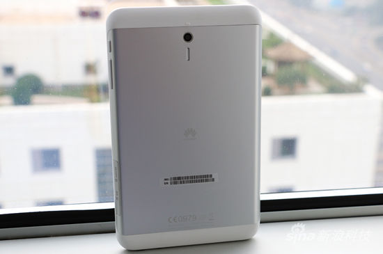 华为MediaPad 7 Youth机身背部 华为MediaPad 7 Youth机身背部机身侧面