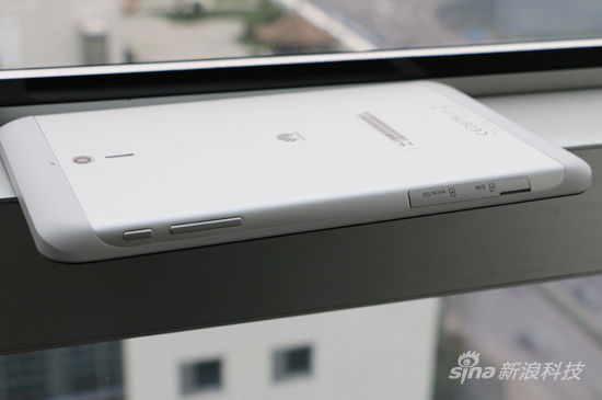 华为MediaPad 7 Youth机身右侧 华为MediaPad 7 Youth机身右侧