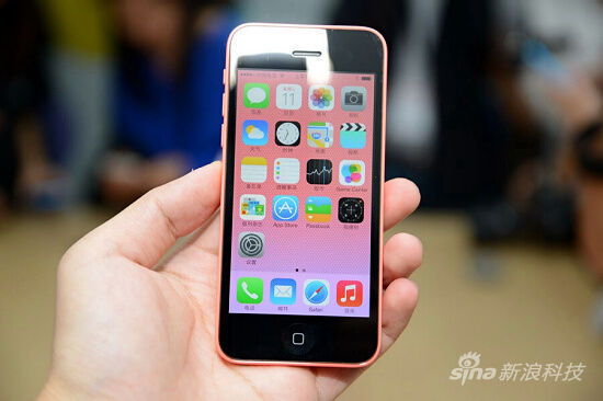 所有颜色的iPhone 5c都采用了黑色前面板 所有颜色的iPhone 5c都采用了黑色前面板