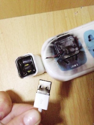 充电器转换头爆炸后烧焦发黑 充电器转换头爆炸后烧焦发黑