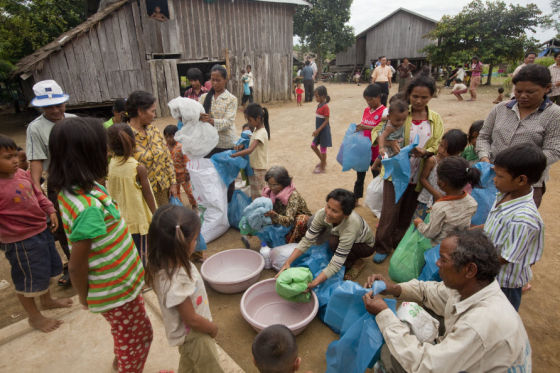 自2000年以来,全世界对抗疟疾的努力 挽救了330万人的生命(柬埔寨Phnom Dambang,2011年) 自2000年以来,全世界对抗疟疾的努力 挽救了330万人的生命(柬埔寨Phnom Dambang,2011年)