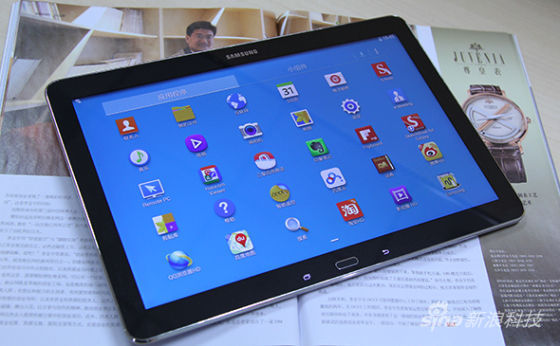 三星Galaxy NotePRO 12.2 三星Galaxy NotePRO 12.2机身背部底部依然拥有实体按键以及左右两侧的触摸键位,与Note 10.1保持一致。