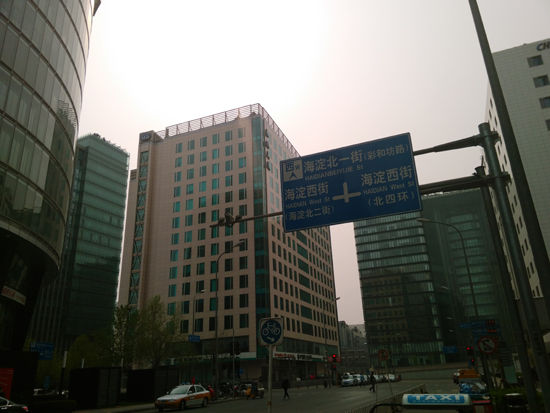 照片饱和度略高