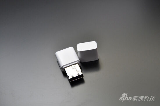防尘帽拔出就是个标准USB2.0接口 防尘帽拔出就是个标准USB2.0接口