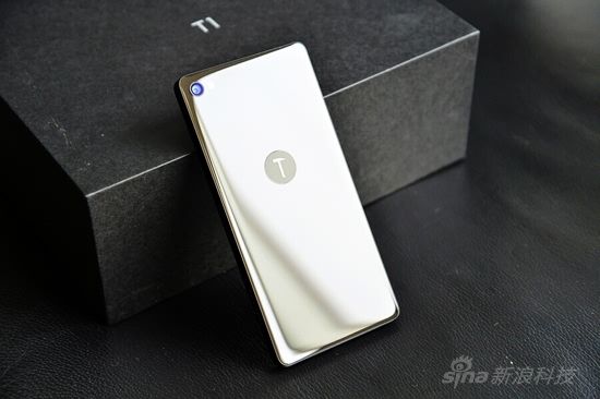 锤子手机的背面 锤子手机的背面