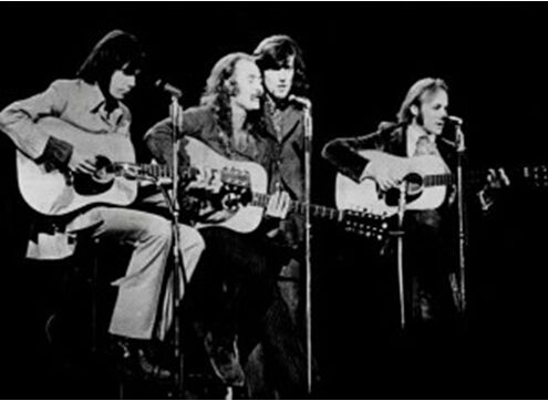 1970年Crosby, Stills, Nash & Young乐队演出照。 图片来源:维基共享资源-CMA-Creative行政管理部、大西洋唱片公司。 1970年Crosby, Stills, Nash & Young乐队演出照。图片来源:维基共享资源-CMA-Creative行政管理部、大西洋唱片公司。