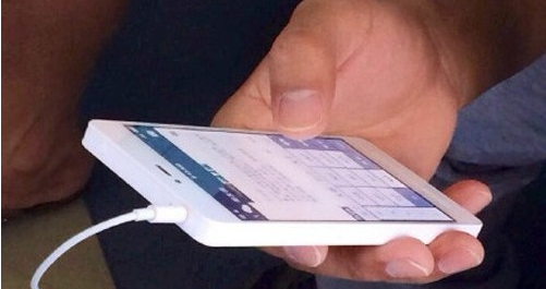 机智堂:白色手机为啥比黑色版难做? 白色锤子手机