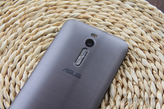 华硕ZenFone 9测评，小而强大的智能手机体验