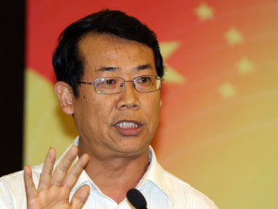 图为中国青年政治学院副院长、KAB创业研究所所长李家华发表主题演讲。(来源:新浪财经)