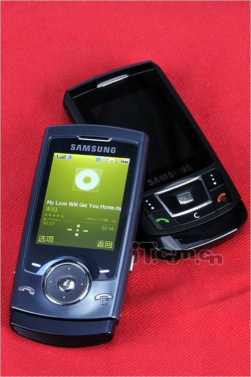 爱我还是他? 三星U600、D900同门激战_手机