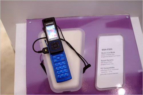 旋音极速快递 三星1GB音乐手机F210亮相_手机