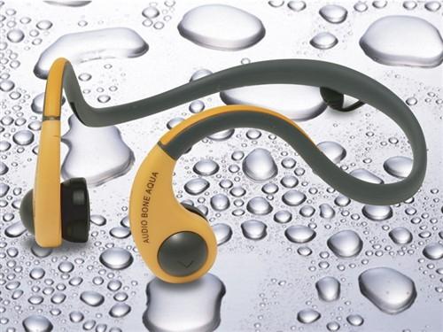 戏水消暑 防水骨传导耳机日本新上市_数码